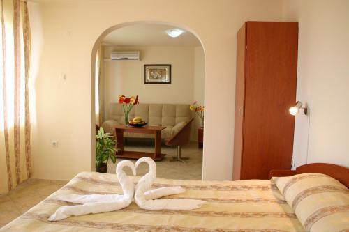 Hotel Focus Warna Exterior foto