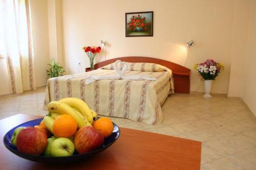 Hotel Focus Warna Exterior foto